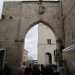 Gli Angioini (dal 1268 al 1442) - Gli Angioini regnano su Bari dando vita a un periodo di buio. Simbolo della loro presenza  l'Arco posto ad accesso di Piazza San Nicola, aperto da Carlo II